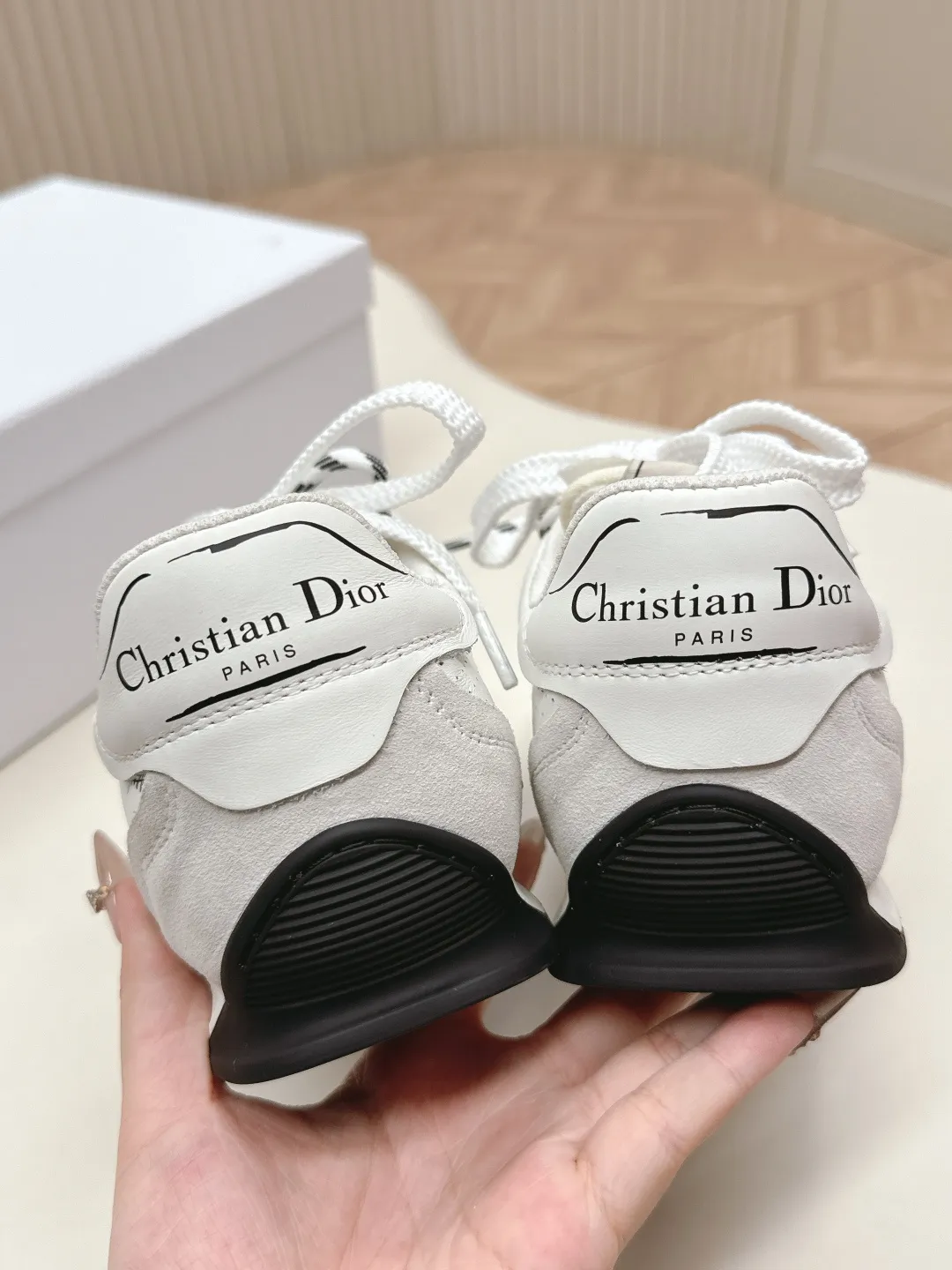 👟👟Ex-factory price 660👟👟 Dior sketch Dior spring and summer catwalk style graffiti sketch moral training shoes Forrest shoes. Original development. The most photographed item in the 25ss spring and summer show. This pair of shoes has changed the single design style of Forrest shoes in the previous impression. It retains the original shape. The details are very in line with the current fashion trend, but it also incorporates the manager's new understanding and retro feelings for Forrest shoes. The overall feeling is brand new. The material is a bit matte leather, full of retro style. It looks very high-end. The feeling on the foot is very convex. The upper foot is really good-looking and versatile. It can be worn with any style of clothes, pants and skirts. It looks good on anyone. Original combination outsole Size: 35-45
